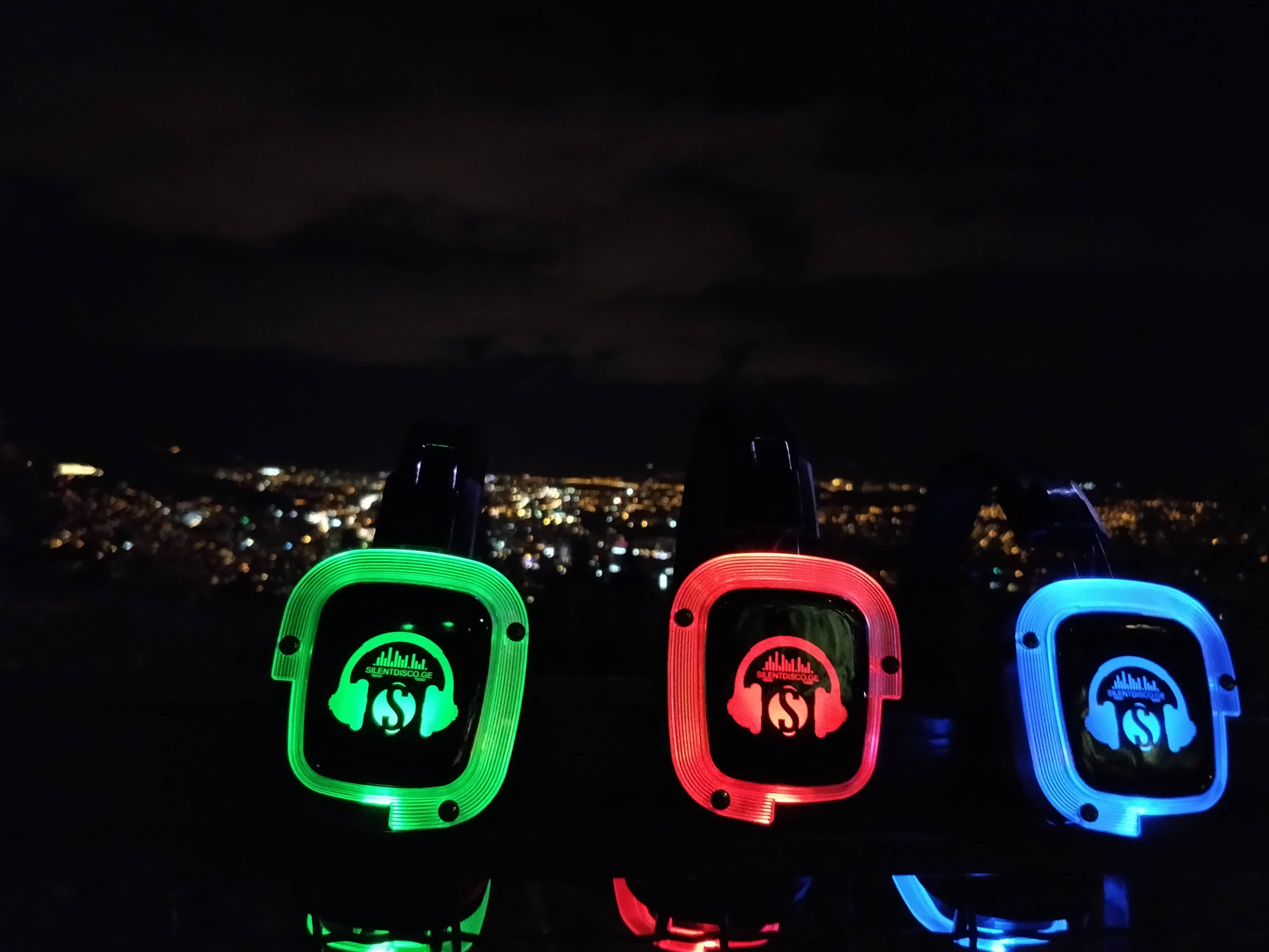 როგორ მუშაობს Silent Disco როგორ მუშაობს Silent Disco